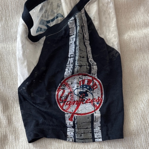 NY Yankees Women’s V-Neck Distressed Shirt - White and Navy - Picture 5 of 8